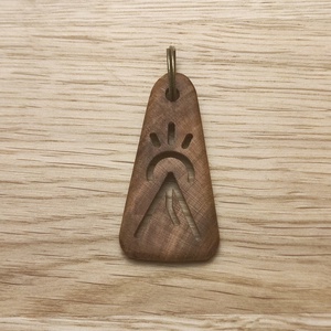 Csúcshódító  � Diófa kulcstartó - táska & tok - kulcstartó & táskadísz - kulcstartó - Meska.hu