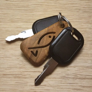 Nagy Fogás  � Diófa kulcstartó - Meska.hu