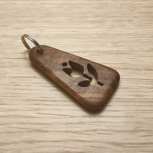 Tavasz hírnöke  � Diófa kulcstartó - táska & tok - kulcstartó & táskadísz - kulcstartó - Meska.hu