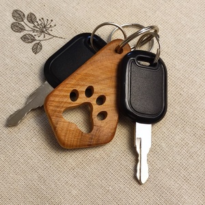 Mancs Kulcstartó Nemes Gyümölcsfából � Egyedi Ajándék Gazdiknak - táska & tok - kulcstartó & táskadísz - kulcstartó - Meska.hu