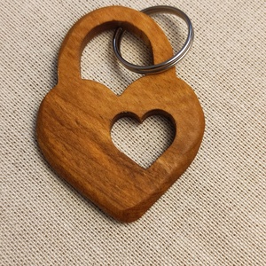 Szív Lakat Fa Kulcstartó � Prémium Nemesfa Ajándék Szerelmeseknek - Meska.hu