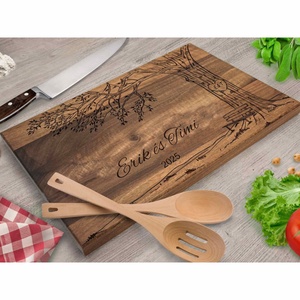 Személyre szabott, egyedi gravírozott vágódeszka Karácsonyra vagy születésnapra - otthon & életmód - konyhafelszerelés, tálalás - sütés, főzés - vágódeszka - Meska.hu