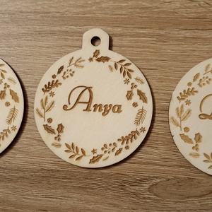 Gravírozott karácsonyfadísz vagy ajándékkísérő - Meska.hu