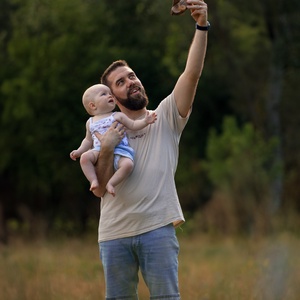 Robson finds fotózásra készített játékrepülő, kézbe való méret, Művészet, Fotográfia, Portré, Famegmunkálás, MESKA