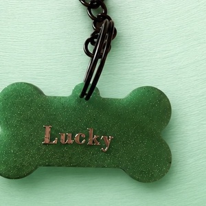 Egyedi zöld epoxi kutyabiléta � névre szóló biléta kutyanyakörvre (Lucky) - Meska.hu