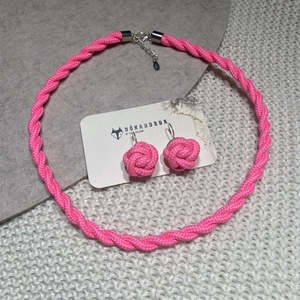 Sodrás nyaklánc és Szeder maxi bogyós fülbevaló zsinórékszer szett, kézzel csomózott, neonpink, Ékszer, Ékszerszett, Csomózás, Ékszerkészítés, MESKA