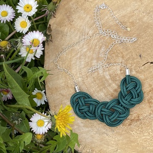 Virágos nyaklánc több színben - ékszer - nyaklánc - hosszú nyaklánc - Meska.hu