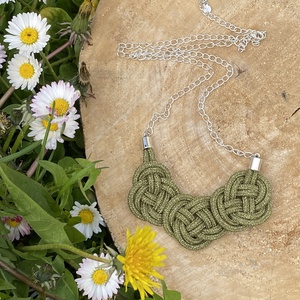 Virágos nyaklánc több színben - ékszer - nyaklánc - hosszú nyaklánc - Meska.hu