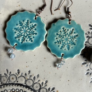 Hópehely mintás  kerámia fülbevaló., Ékszer, Fülbevaló, Lógós kerek fülbevaló, Ékszerkészítés, MESKA