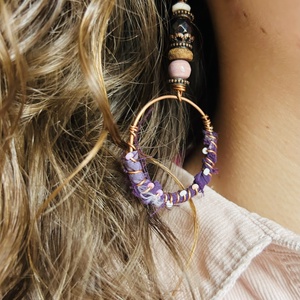 Lila hippi fülbevaló - ékszer - fülbevaló - lógó fülbevaló - Meska.hu