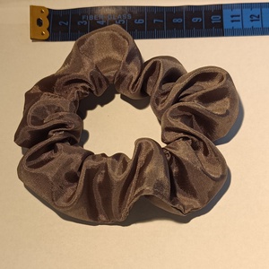Ezüstszürke szatén scrunchie csomag, 1 db normál és 2 db vékony hajgumi  - ruha & divat - hajdísz & hajcsat - hajgumi - Meska.hu Ezüstszürke szatén scrunchie csomag, 1 db normál és 2 db vékony hajgumi  - ruha & divat - hajdísz & hajcsat - hajgumi - Meska.hu
