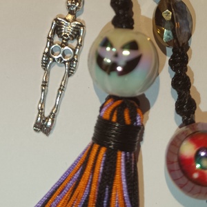 Halloween témájú 2in1 makramé táskadísz  - táska & tok - kulcstartó & táskadísz - táskadísz - Meska.hu