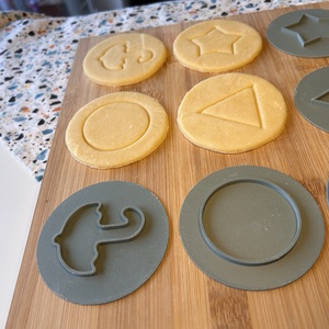 Squid Game sütikiszúrók - otthon & életmód - konyhafelszerelés, tálalás - sütés, főzés - sütikiszúró - Meska.hu