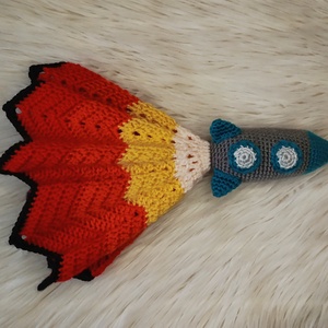 Horgolt rakéta szundikendő  - baba - mama - baba játékok - szundikendő, alvóka - Meska.hu