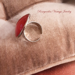 Nagy pirosköves állítható sínű gyűrű - nemesacél, tömör üveg - ékszer - gyűrű - üveglencsés gyűrű - Meska.hu