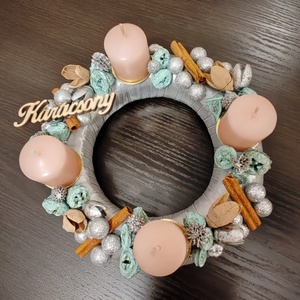 Adventi koszorú Karácsony felirattal - Meska.hu