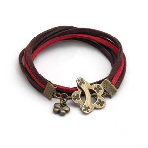 Bordó és sötétbarna színű velúrszálból készült karkötő, virág alakú kapoccsal - Verbena - Meska.hu