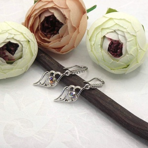 Gyémánt csillogású Swarovski kristályos, egyedi készítésú, angyalszárny formájú fülbevaló - Paradise - ékszer - fülbevaló - lógó fülbevaló - Meska.hu