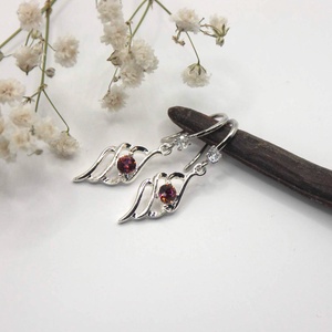 Piros Swarovski kristályos, egyedi készítésú, angyalszárny formájú fülbevaló - Violet - ékszer - fülbevaló - lógó fülbevaló - Meska.hu