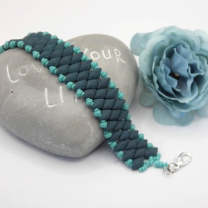 Fűzött karkötő matt, bársonyos kék üveggyöngyökből � Teal Velvet - Meska.hu