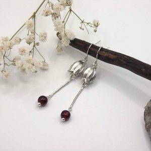 Virág formájú függő gránát ásványgyöngyökkel  Bordó gyöngyvirág - Meska.hu