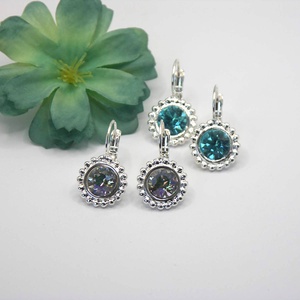 Swarovski kristályos, egyedi készítésú, bogyós szélű, kerek fülbevaló  Választható (kétféle) színű kristállyal - ékszer - fülbevaló - lógós kerek fülbevaló - Meska.hu
