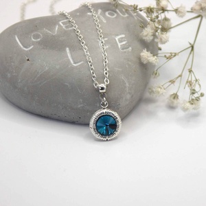 Sötétkék Swarovski kristályos, egyedi készítésú, csíkozott szélű, kerek medálos nyaklánc  Blue Zircon - Meska.hu