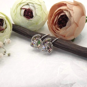 Színváltó Swarovski kristályos, egyedi készítésú fülbevaló  Scarabeus leaves - ékszer - fülbevaló - lógó fülbevaló - Meska.hu