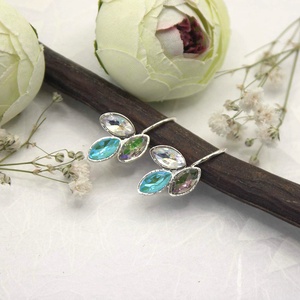 Kékes-zöldes-áttetsző Swarovski kristályos, egyedi készítésú fülbevaló  Levelek - ékszer - fülbevaló - lógó fülbevaló - Meska.hu