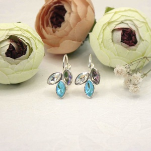 Kékes-zöldes-áttetsző Swarovski kristályos, egyedi készítésú fülbevaló  Levelek - ékszer - fülbevaló - lógó fülbevaló - Meska.hu