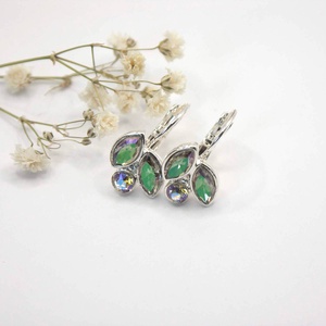 Színváltó Swarovski kristályos, egyedi készítésú fülbevaló  Scarabeus leaves - ékszer - fülbevaló - lógó fülbevaló - Meska.hu