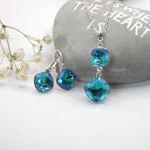 Nyaklánc és fülbevaló szett aquamarine színű Swarovski kristályok felhasználásával, lekerekített négyszög foglalatokban, Ékszer, Ékszerszett, Ékszerkészítés, MESKA
