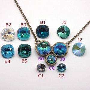Swarovski kristályos nyaklánc, egyedi készítésú medállal, választható színű kristályokkal - ékszer - nyaklánc - medálos nyaklánc - Meska.hu