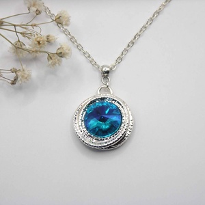 Swarovski kristályos nyaklánc, egyedi készítésú, peremes medállal, választható színű kristállyal - ékszer - nyaklánc - medálos nyaklánc - Meska.hu