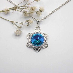 Swarovski kristályos nyaklánc, egyedi készítésú, virág formájú medállal, választható színű kristállyal, Ékszer, Nyaklánc, Medálos nyaklánc, Ékszerkészítés, MESKA