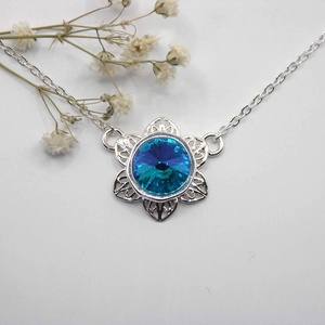 Swarovski kristályos nyaklánc, egyedi készítésú, virág formájú medállal, választható színű kristállyal, Ékszer, Nyaklánc, Medálos nyaklánc, Ékszerkészítés, MESKA