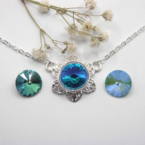 Swarovski kristályos nyaklánc, egyedi készítésú, virág formájú medállal, választható színű kristállyal - ékszer - nyaklánc - medálos nyaklánc - Meska.hu