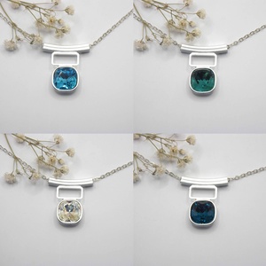 Swarovski kristályos nyaklánc, egyedi készítésú, különleges négyszög formájú medállal, választható színű kristállyal - ékszer - nyaklánc - medálos nyaklánc - Meska.hu