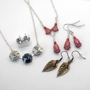 Swarovski kristályos szett, Apró tulipános szett, Levél fülbevaló - Ékszercsomag - Meska.hu