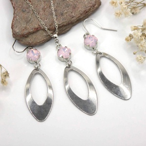 Ékszerszett halvány rózsaszín Swarovski kristályokkal, ovális nemesacél függővel, Ékszer, Ékszerszett, Ékszerkészítés, MESKA