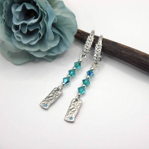 Lagúnakék színű Swarovski gyöngyös fülbevaló apró, téglalap alakú függővel, Ékszer, Fülbevaló, Lógó fülbevaló, Ékszerkészítés, MESKA