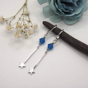 Királykék színű Swarovski gyönggyel és hosszabb, csillag végű függővel készült fülbevaló - ékszer - fülbevaló - lógó fülbevaló - Meska.hu