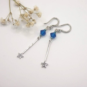Királykék színű Swarovski gyönggyel és hosszabb, csillag végű függővel készült fülbevaló, Ékszer, Fülbevaló, Lógó fülbevaló, Ékszerkészítés, MESKA