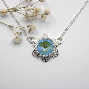 Swarovski kristályos nyaklánc, egyedi készítésú, virág formájú medállal, választható színű kristállyal, Ékszer, Nyaklánc, Medálos nyaklánc, Ékszerkészítés, MESKA