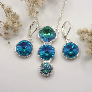 Kékes-zöldes, Swarovski kristályokkal díszített, egyedi készítésú medál láncon, ezüst színben - ékszer - ékszerszett - Meska.hu