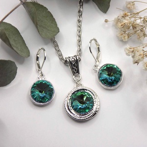 Zöld színű Swarovski kristályos, egyedi készítésű, medálos nyaklánc és fülbevaló szett, Ékszer, Ékszerszett, Ékszerkészítés, MESKA