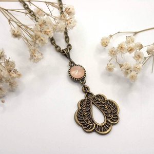 Antik bronz, legyezőt formázó madártoll medál, barackos-kérmes színű Swarovski kristállyal  Ladylike - ékszer - nyaklánc - medálos nyaklánc - Meska.hu