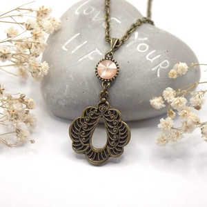 Antik bronz, legyezőt formázó madártoll medál, barackos-kérmes színű Swarovski kristállyal  Ladylike, Ékszer, Nyaklánc, Medálos nyaklánc, Ékszerkészítés, MESKA