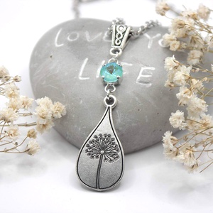 Ezüst színű, csepp alakú, pitypangos medál zöldes-türkiz Swarovski kristállyal - Dandy, Ékszer, Nyaklánc, Medálos nyaklánc, Ékszerkészítés, MESKA