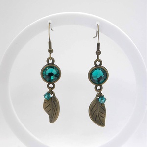 Tengerkék színű Preciosa kristályokkal és  antik bronz levelekkel készült fülbevaló, akár szettben is, nyaklánccal - ékszer - fülbevaló - lógó fülbevaló - Meska.hu